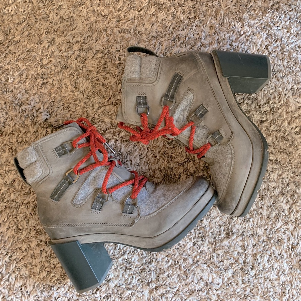 Sorels size 8 women